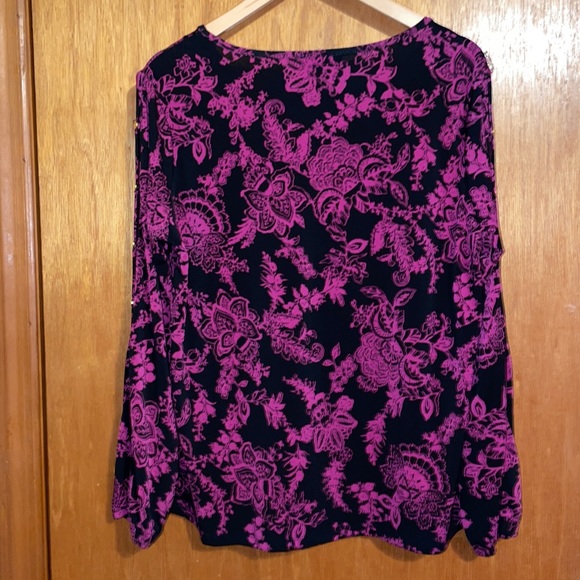 •ROZ & ALI•NWOT BLACK & PINK FLORAL WITH GOLD STUD SCOOPNECK BLOUSE SIZE LARGE - Picture 3 of 9